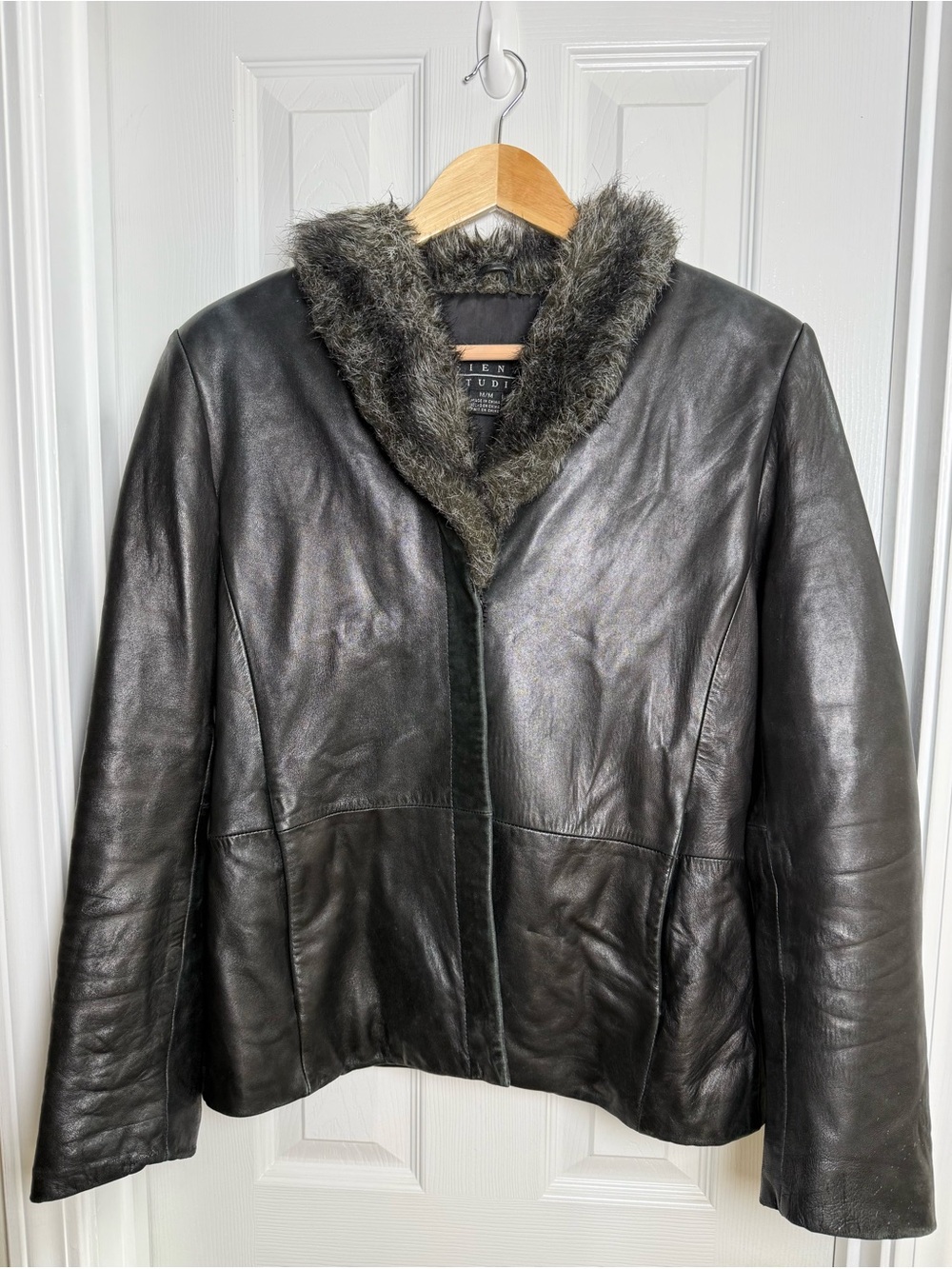 Siena Studio Black 100% Leather Jacket Faux Fur Collar Womens M Classic Chic